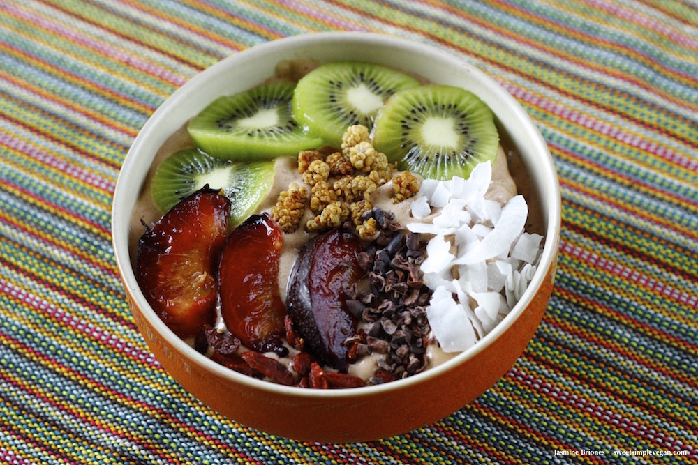 Cacao Banana Ice Cream Breakfast Bowl (raw, low-fat)