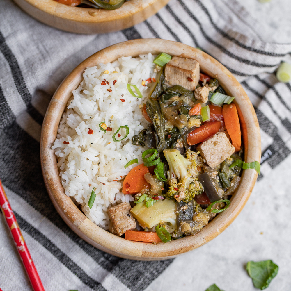 An easy and flavor-packed stir-fry loaded with vegetables and perfect for weekly meal prep or a meal for a crowd. Plus, it is oil and gluten-free! #mealprep #stirfry #onthego #easy #vegan #eggplant #tofu #stirfry #musttry #kids #party #onthego #schoollunch