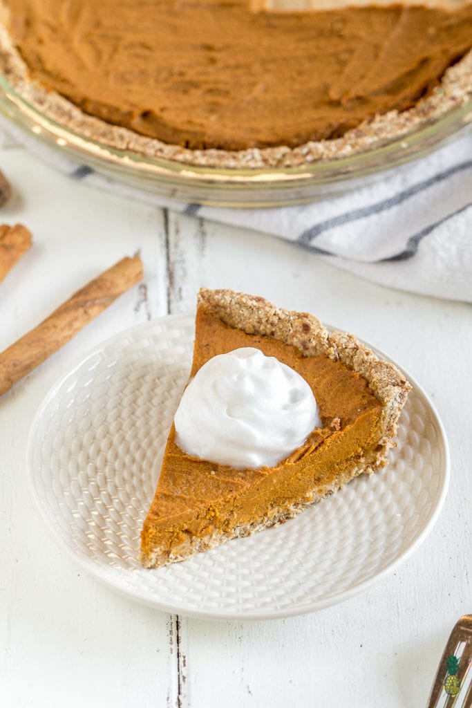 Easy Date-Sweetened Pumpkin Pie {oil, gluten & refined sugar free} sweetsimplevegan.com