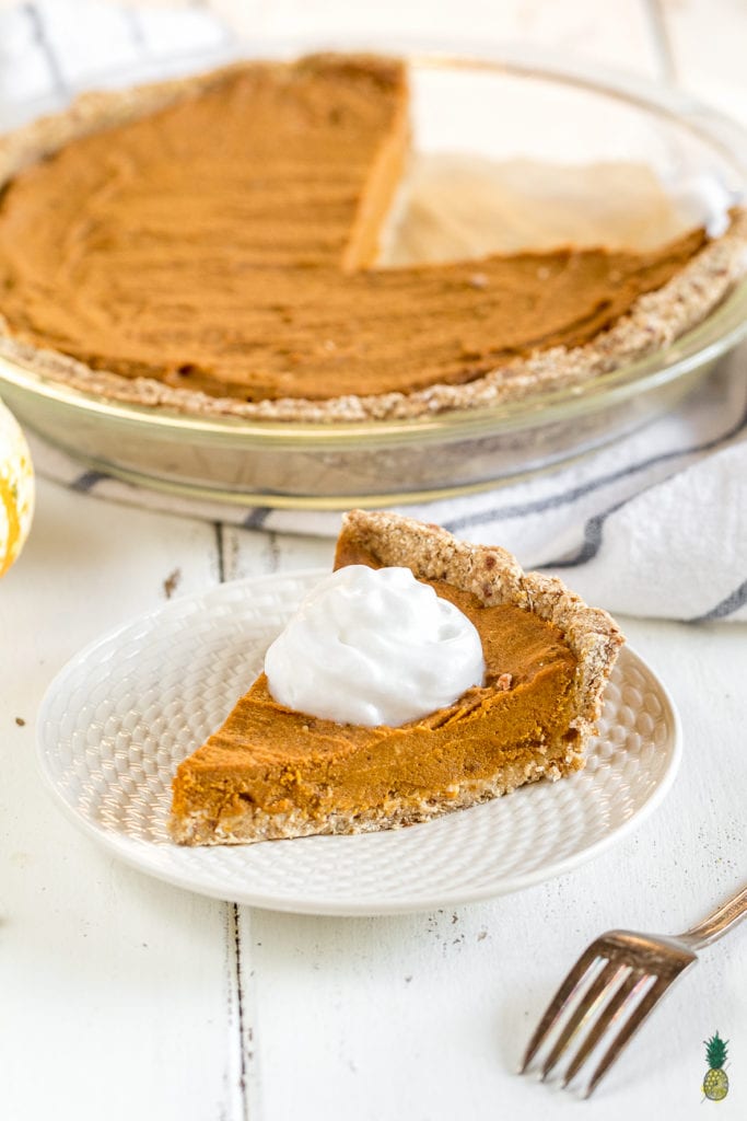 Easy Date-Sweetened Pumpkin Pie {oil, gluten & refined sugar free} sweetsimplevegan.com