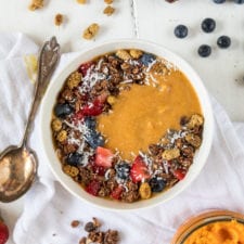 Sweet Potato Pie Smoothie Bowl {easy & gluten-free}