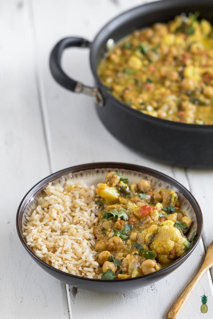 Easy One-Pot Cauliflower & Chickpea Curry {easy + oil-free} + Cyber Monday Ebook SALE! sweetsimplevegan.com