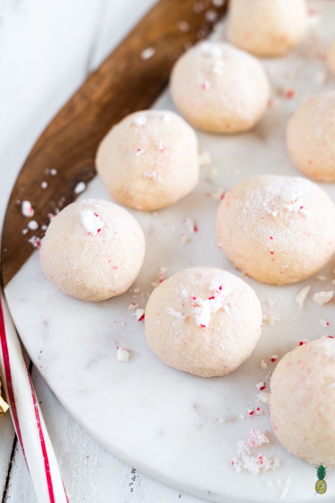 Christmas Recipe - FESTIVE Vegan Peppermint Meltaway Christmas Cookies Sweet Simple Vegan #dessert #holiday #christmas #cookie #christmascookie #vegan #peppermint