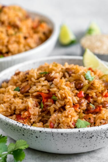 This vegan Spanish rice and beans make for an easy & healthy rice cooker meal! #ricecooker #easy #healthy #lazy #spanishrice #onepot #budgetfriendly #oilfree #vegan