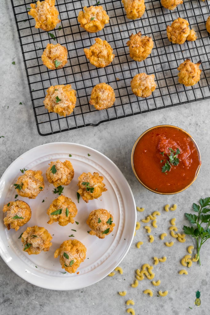 Vegan Super Bowl Baked Mac and Cheese Bites! #vegan #vegansuperbowl #macandcheese #bites #vegancheese #bestvegan #baked #partyfood #veganparty