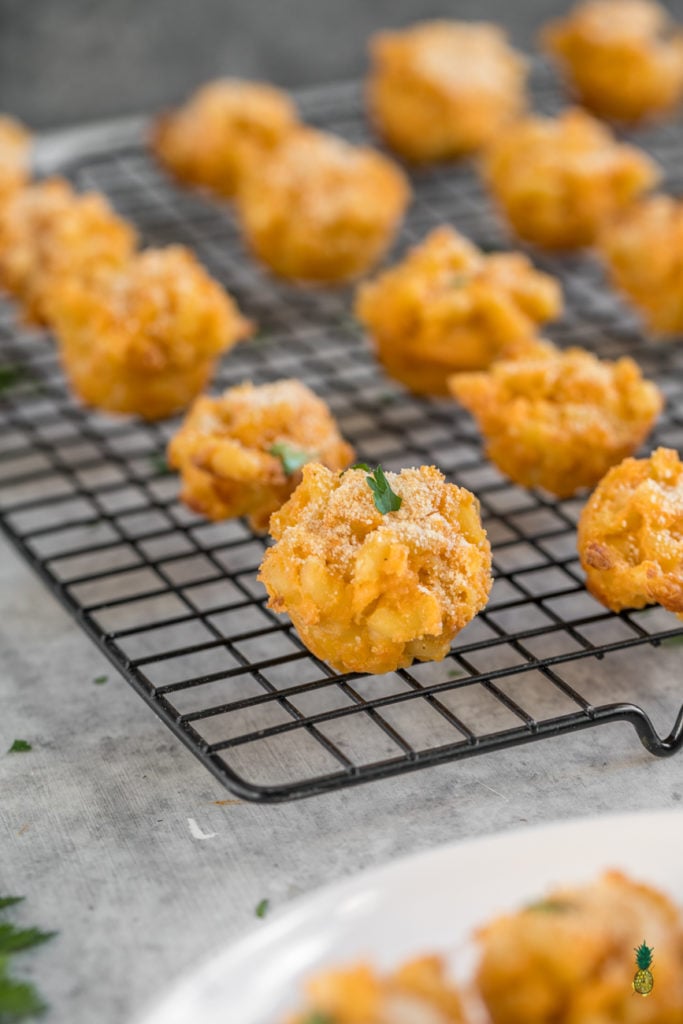 Vegan Super Bowl Baked Mac and Cheese Bites! #vegan #vegansuperbowl #macandcheese #bites #vegancheese #bestvegan #baked #partyfood #veganparty