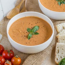 Easy 6-Ingredient Tomato Soup (Vegan & Oil-free)