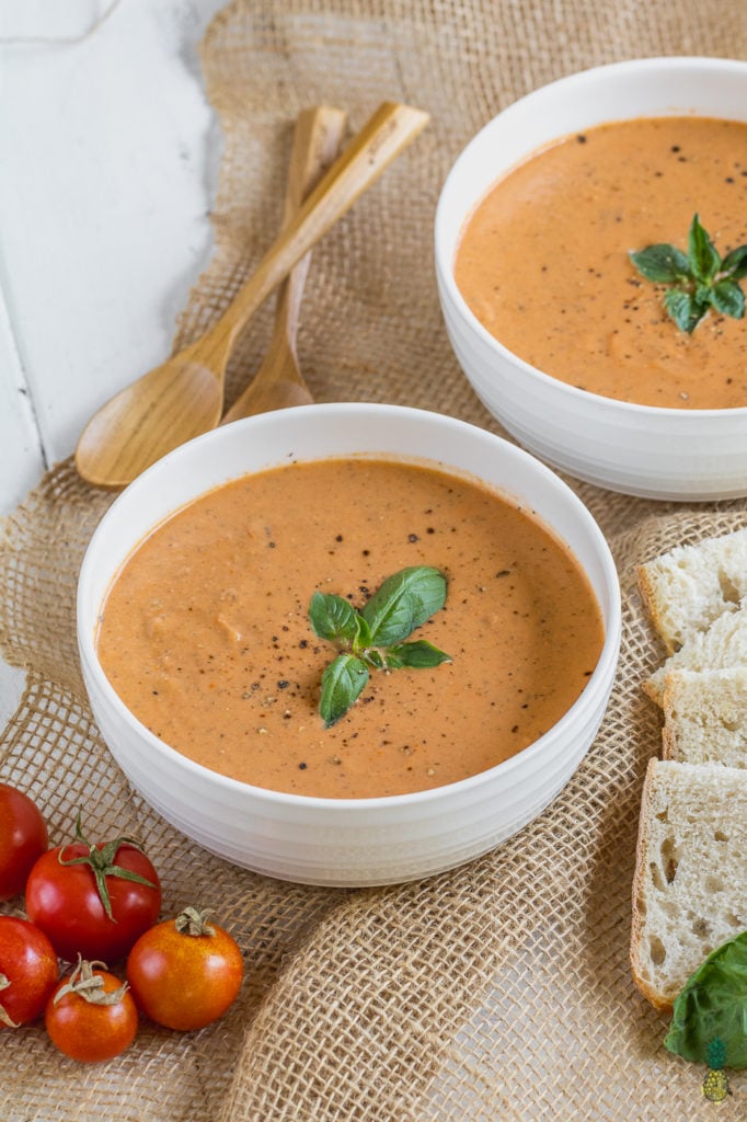 The easiest vegan tomato soup that requires only 6 ingredients and under an hour to prepare! #vegan #tomato #soup #budget #6ingredients #lowfat 3oilfree #glutenfree #entree #soup