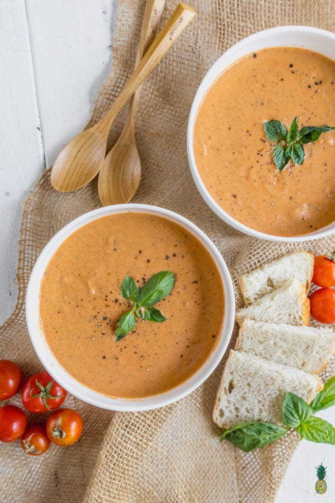 The easiest vegan tomato soup that requires only 6 ingredients and under an hour to prepare! #vegan #tomato #soup #budget #6ingredients #lowfat 3oilfree #glutenfree #entree #soup