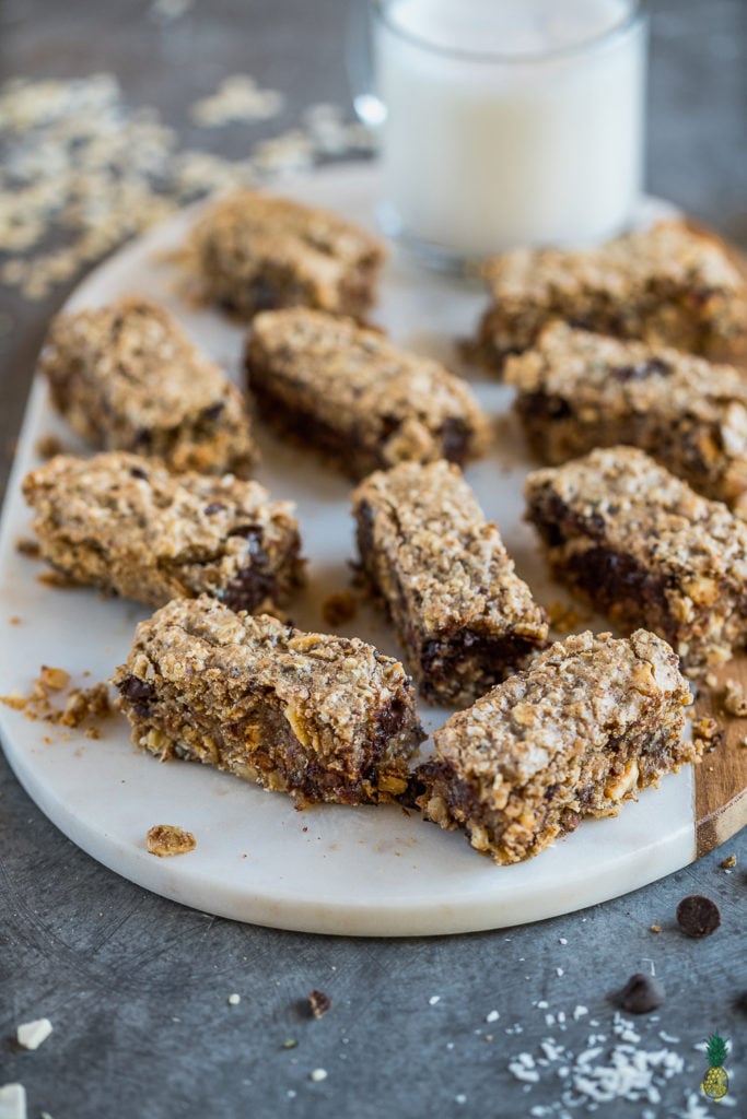 The perfect on the go snack or breakfast that is perfect for meal prep! With these vegan chocolate chip protein cookie bars, you won't have to buy protein bars at the store ever again! These are sweet, chewy, chocolatey and packed with healthy plant-based protein. #vegan #protein #plantbased #vanilla #proteinpowder #snack #mealprep #breakfast #oilfree #glutenfree #musttry #homemadeproteinbar #proteinbars #gym #workout #postworkout #healthysnack