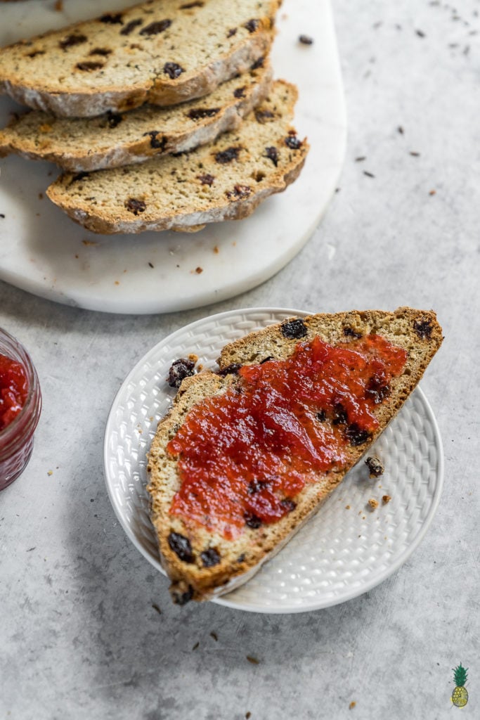 An easy to make and fool proof recipe! This vegan Irish soda bread is ready in under an hour and requires just 10 simple ingredients, count me in! #vegan #irish #irishsodabread #veganirish #bakedgoods #bread #snack #breakfast #10ingredient #1hour #mealprep #veganrecipes #easyvegan