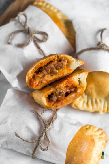A veganized version of a popular frozen dish, minus all the weird stuff. You really only need FOUR ingredients for this recipe—store-bought dough, meatballs, mozzarella cheese and marinara sauce. These are perfect for school or work, kids will love them AND they will take you right back to your childhood. #vegan #hotpockets #homemade #healthier #easy #4ingredients #fooldproof #kids #vegankids #veganschool #veganlunchbox #workmeal #lunchbox #childhood