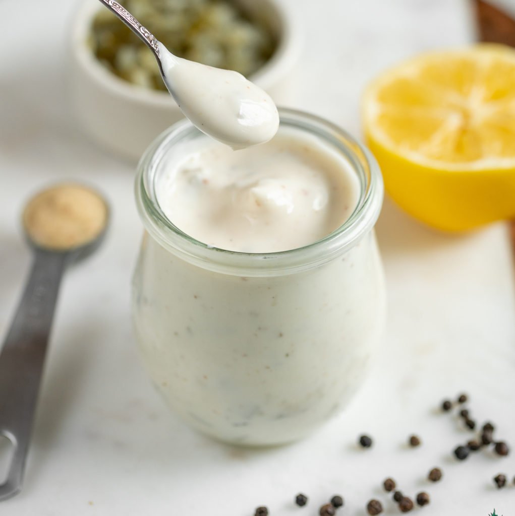 A homemade vegan tartar sauce that requires just 5 simple ingredients and is easy to make. We love to serve this alongside our vegan crab cakes, mushroom calamari, in sandwiches and even alongside fries! #veganmayo #holiday #tartarsauce #relish #lemon #homemade #veganized #5ingredients #howto #musttry #appetizer #side #dip #spread #sauce