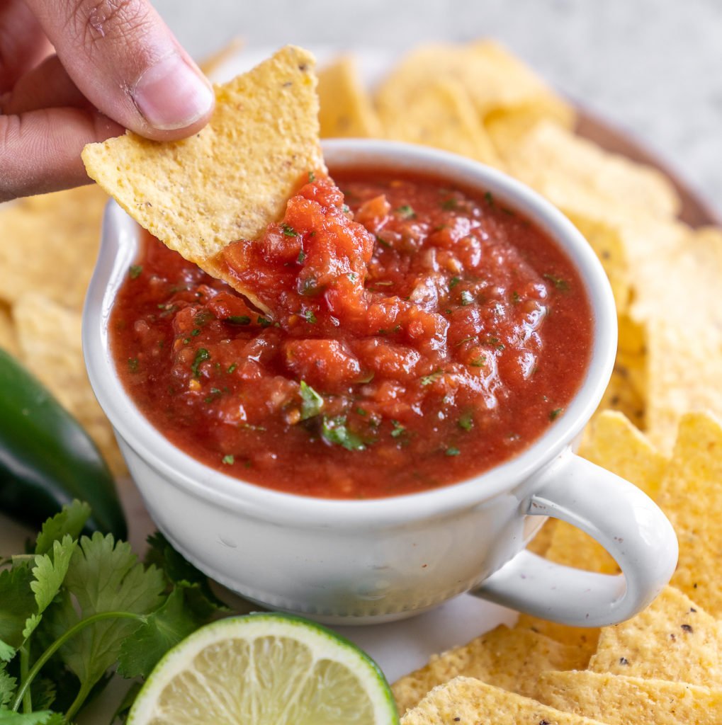 Easy homemade restaurant-style salsa! This recipe requires just 7-ingredients and can be made in 10 minutes or less. It makes for the perfect appetizer at your Cinco de Mayo celebrations! #vegan #cincodemayo #homemade #appetizer #party #veganized #celebration #10minuterecipe #foolproof