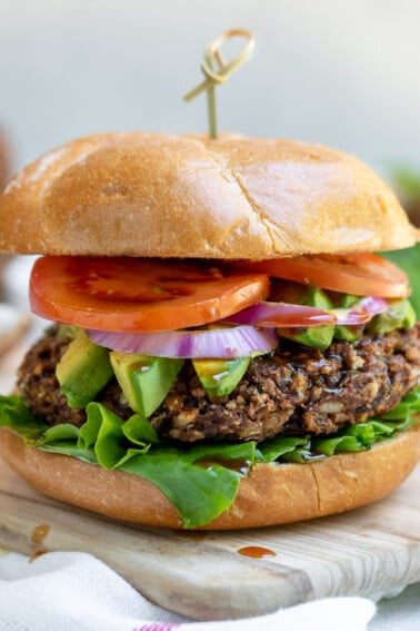 18 vegan recipes to help you use up leftover rice and waste less! #veggie #burger #vegan #easy #veganprotein #plantprotein #vegansummer #summerrecipe #party #vegankids #sweetsimplevegan #lunch #dinner #entree