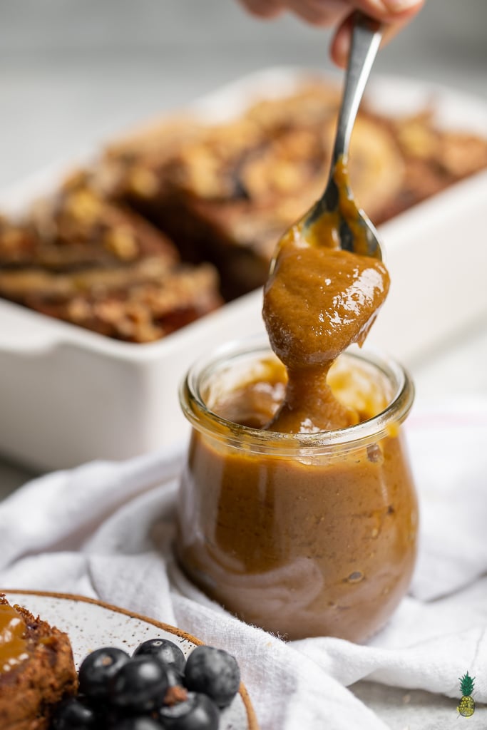 This mango caramel sauce is perfect for those with a sweet tooth and will elevate anything that you pair it with. Plus it requires just 5 ingredients and is ready in about 20 minutes! #mango #miso #dessert #unique #20minute #lastminute #dessert #spread #snack #party #kids #dessertstoimpress #veganized #sweetsimplevegan #vegancaramel