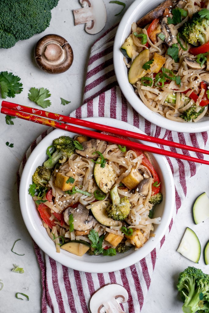 An easy and creamy tofu & vegetable stir-fry that makes for the perfect lunch or dinner. It is ready in about 30 minutes, requires simple ingredients, and it vegan & gluten-free. Plus, it uses a unique ingredient to bring it that perfect creaminess! #chopped #challenge #entree #lunch #dinner #vegan #glutenfree #stirfry #30minute #musttry #kids #asian #ricenoodles #school #onthego #bentobox #vegetables #tofu