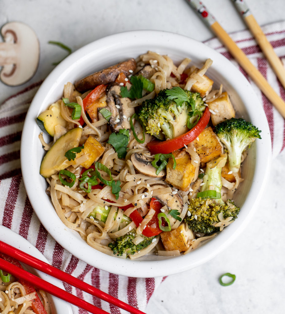 An easy and creamy tofu & vegetable stir-fry that makes for the perfect lunch or dinner. It is ready in about 30 minutes, requires simple ingredients, and it vegan & gluten-free. Plus, it uses a unique ingredient to bring it that perfect creaminess! #chopped #challenge #entree #lunch #dinner #vegan #glutenfree #stirfry #30minute #musttry #kids #asian #ricenoodles #school #onthego #bentobox #vegetables #tofu