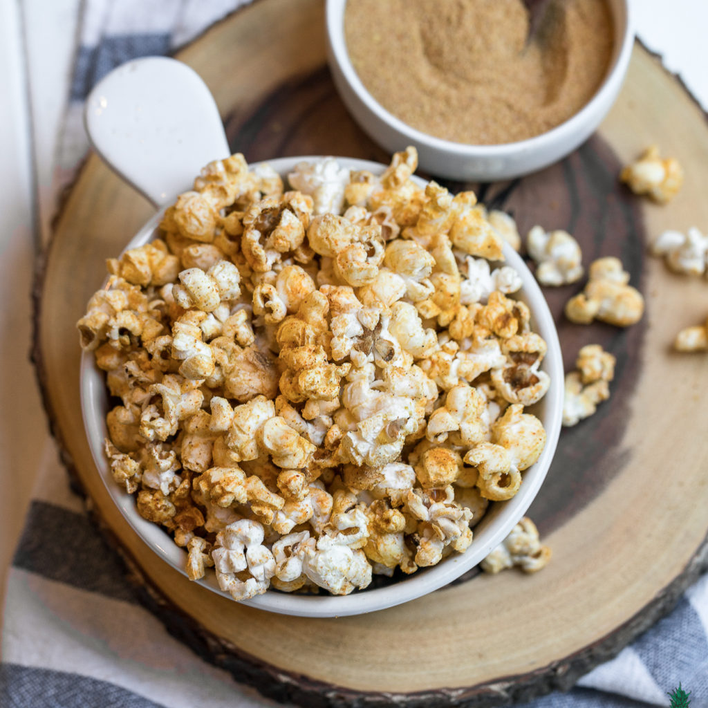 No need for store-bought microwave popcorn again! This quick, cheap and easy snack is perfect for summer parties or movie nights at home. The fiesta seasoning gives it a unique kick that everyone will love. #party #summer #snack #kids #homemade #quick #cheap #easy #lazy #vegan #cheese #fiesta #taco #mexican #lastminute #summerparty #kids #sweetsimplevegan