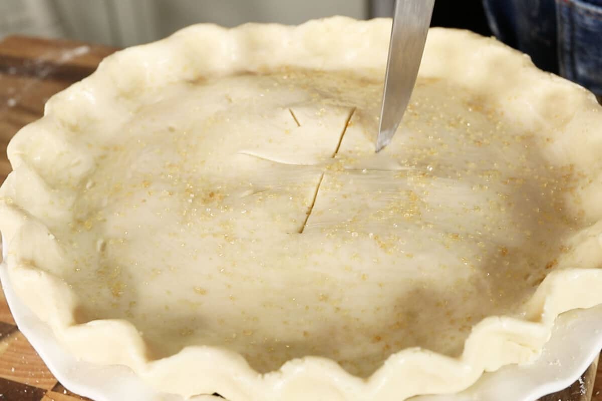 cutting top of pie crust for venting apple pie