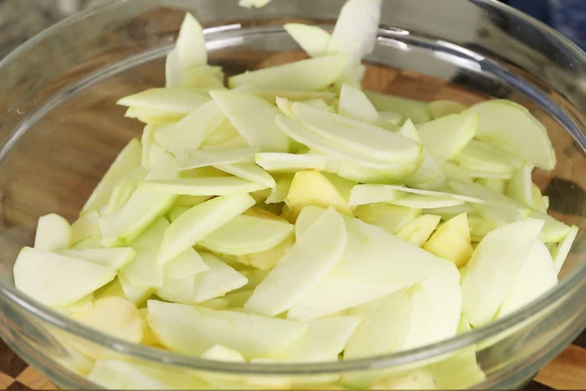 making apple pie filling in glass bowl