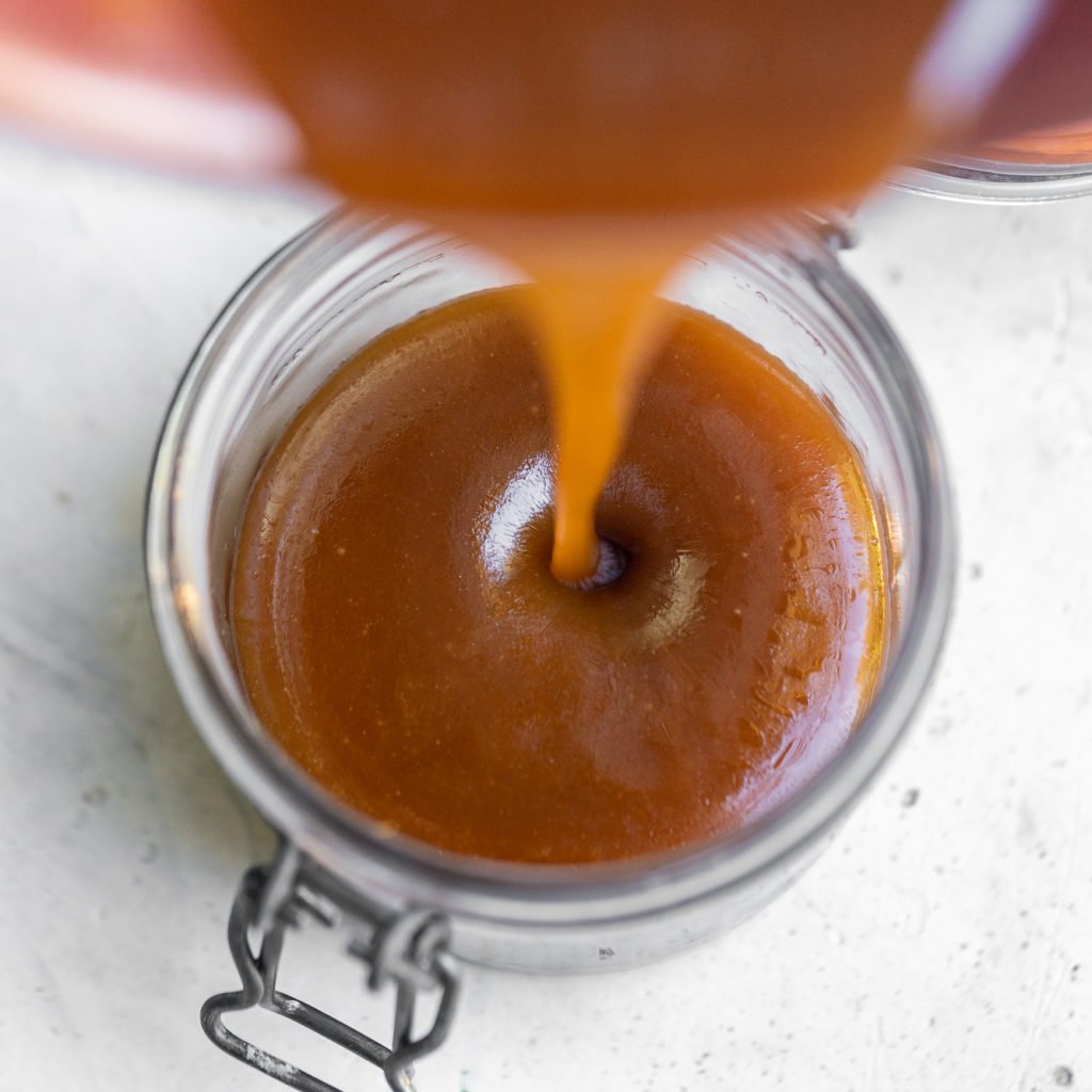 Homemade Vegan Caramel (5-Ingredients)