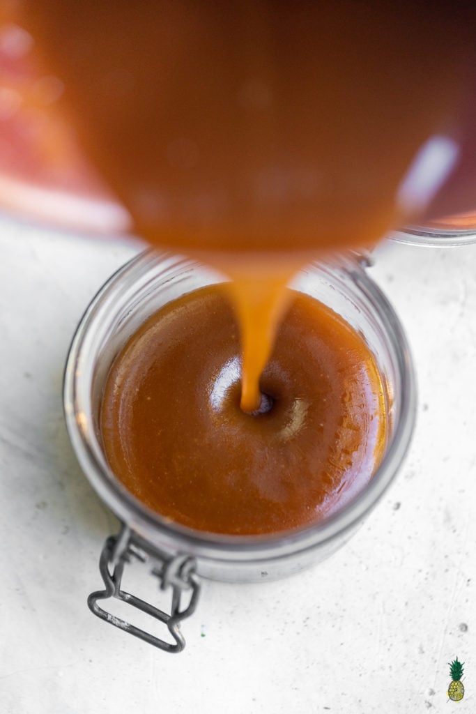 Homemade vegan caramel sauce 5 ingredients