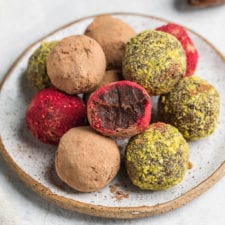 Raw Vegan Chocolate Truffles (3-Ingredients)