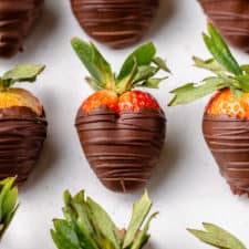 Easy Chocolate Covered Strawberries