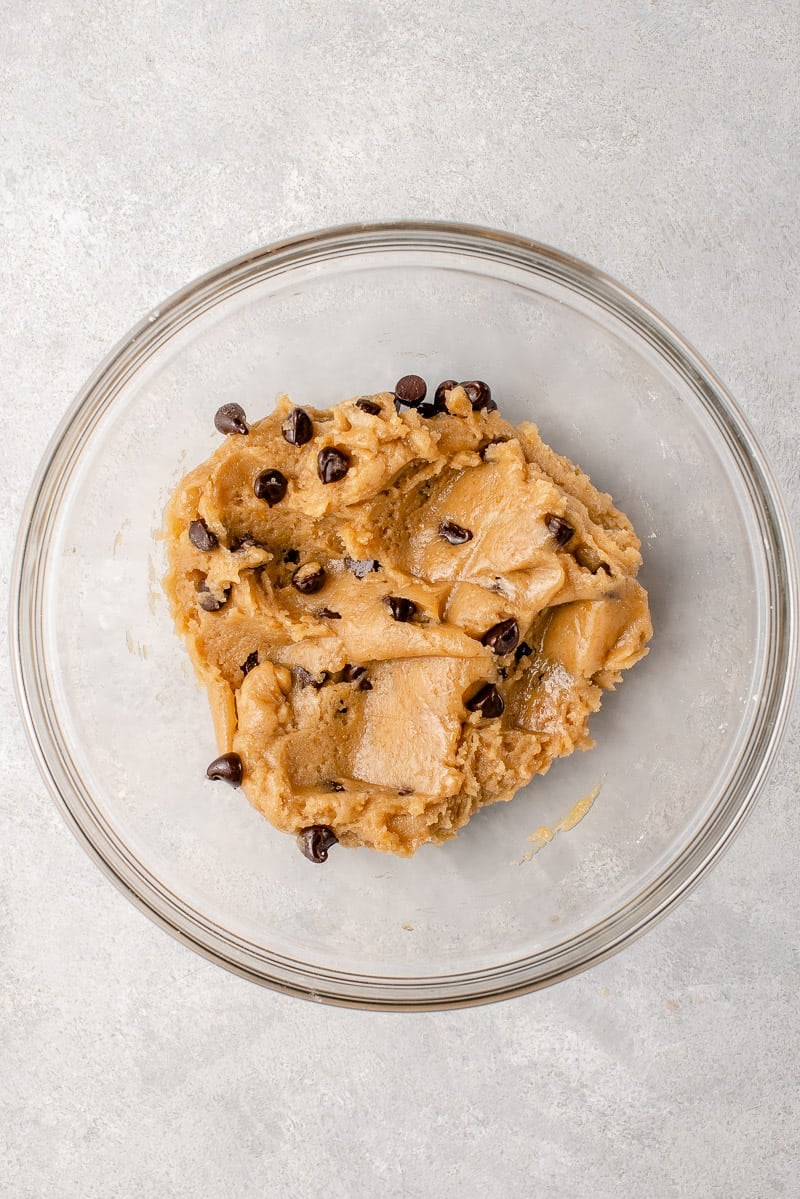 step by step vegan chocolate chip skillet cookie