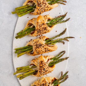 overhead image of cooked asparagus puff pastry bundles