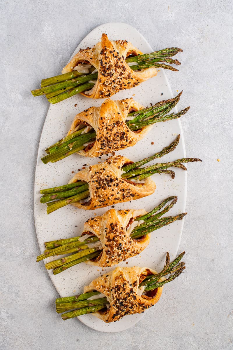 overhead image of cooked asparagus puff pastry bundles