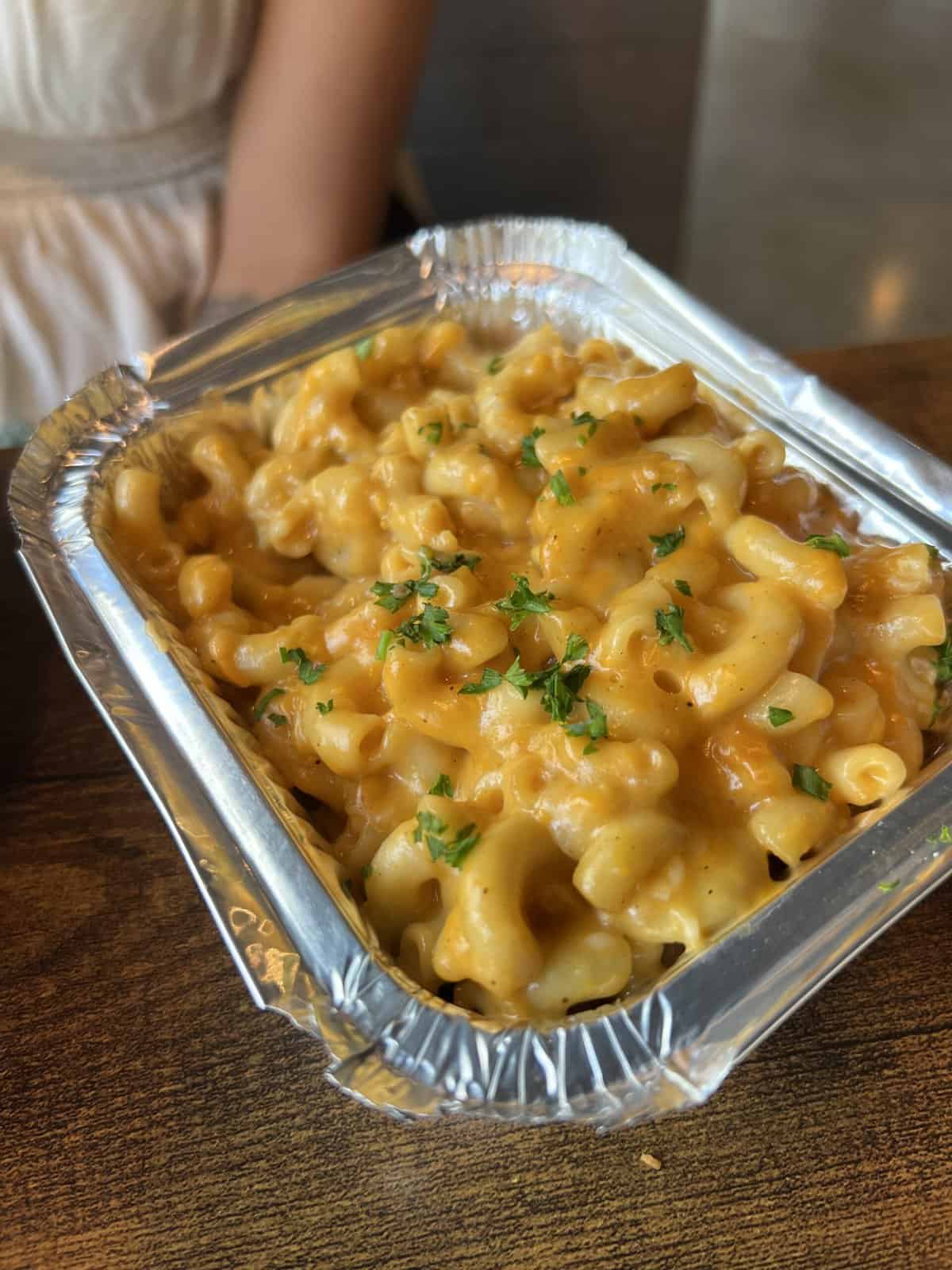 vegan mac and cheese at Roasted and Raw in Oakland, CA