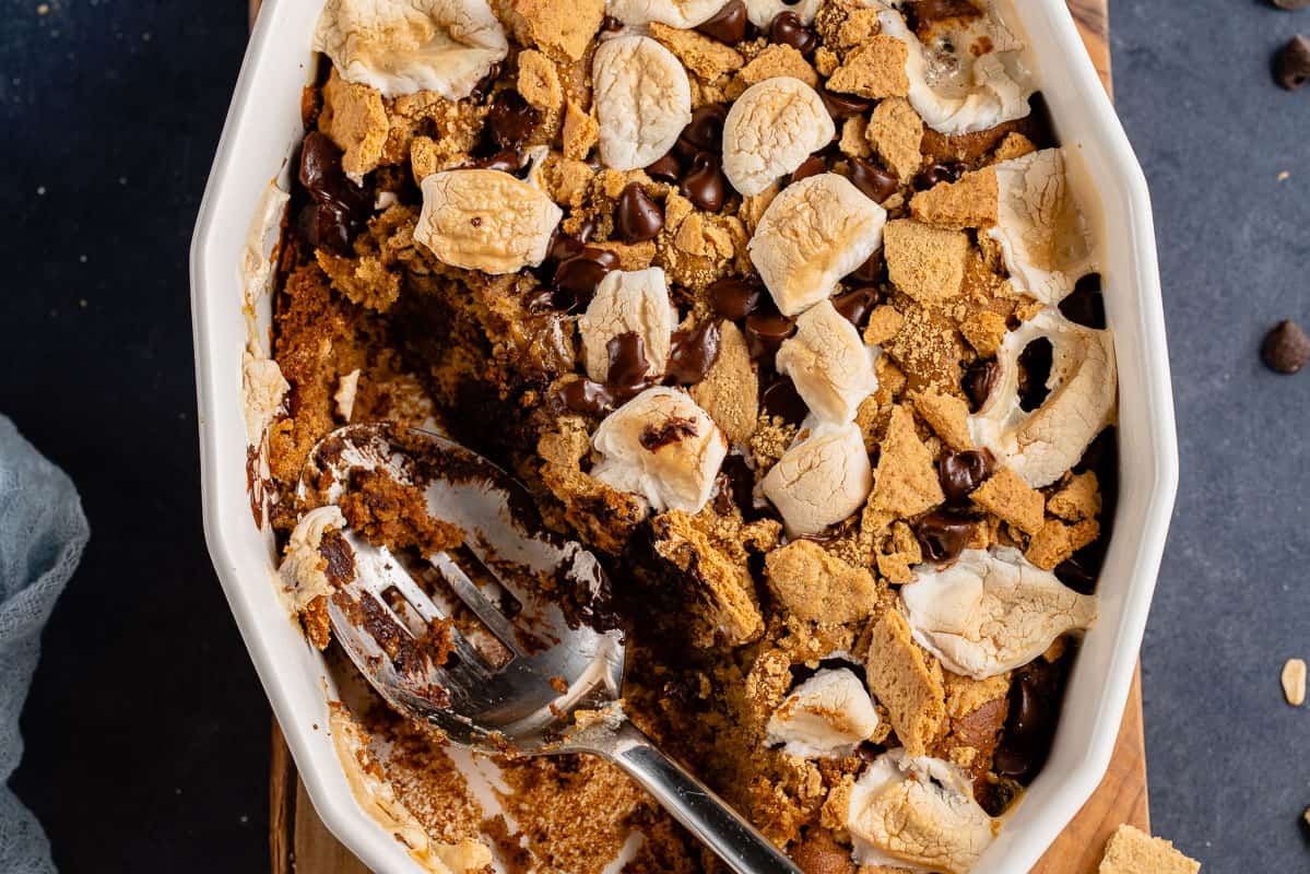 upclose dish of smores oatmeal with spoon