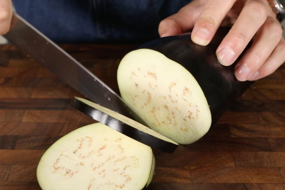 Step by step - cutting eggplant into slices