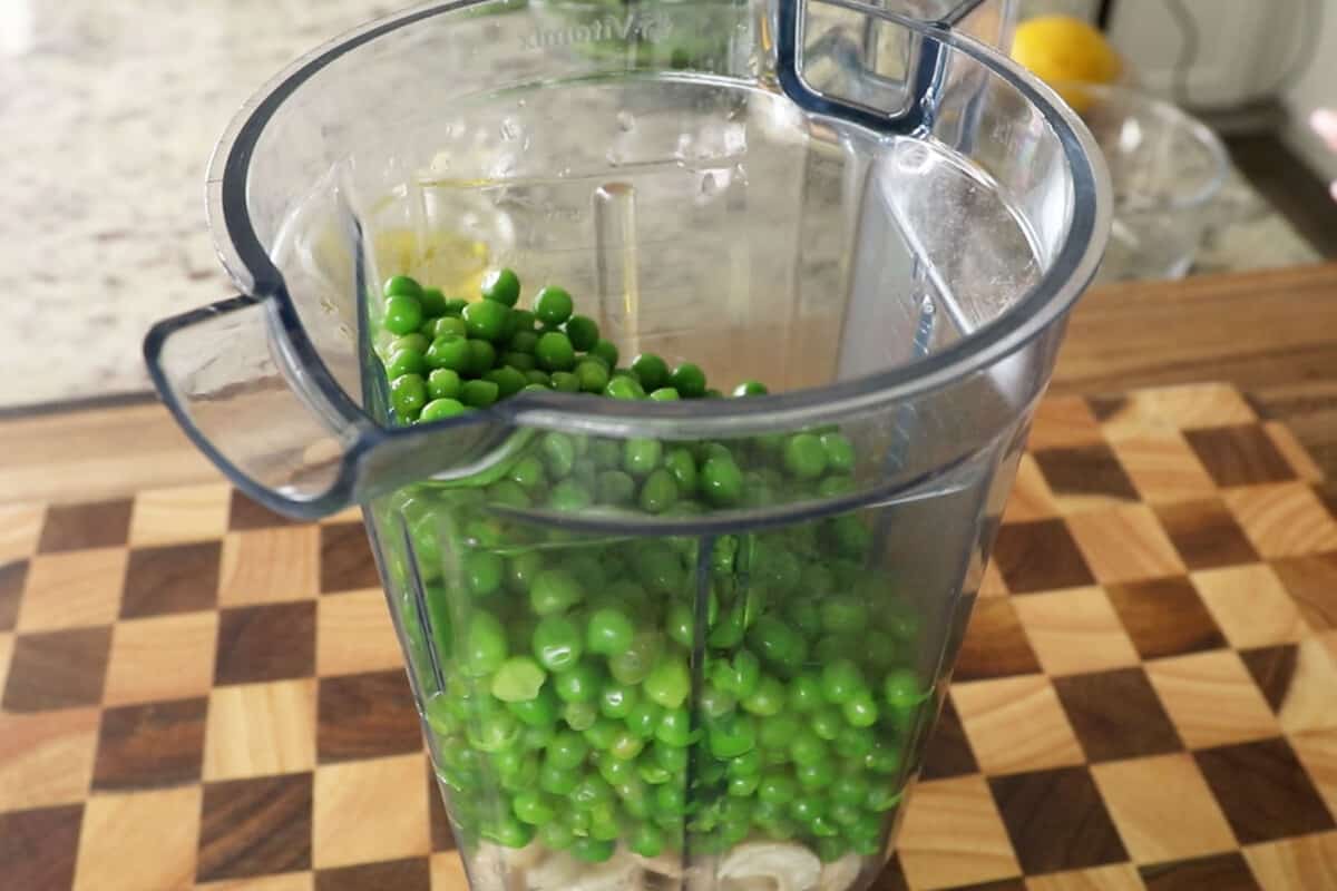 step by step: cashews and peas in a blender