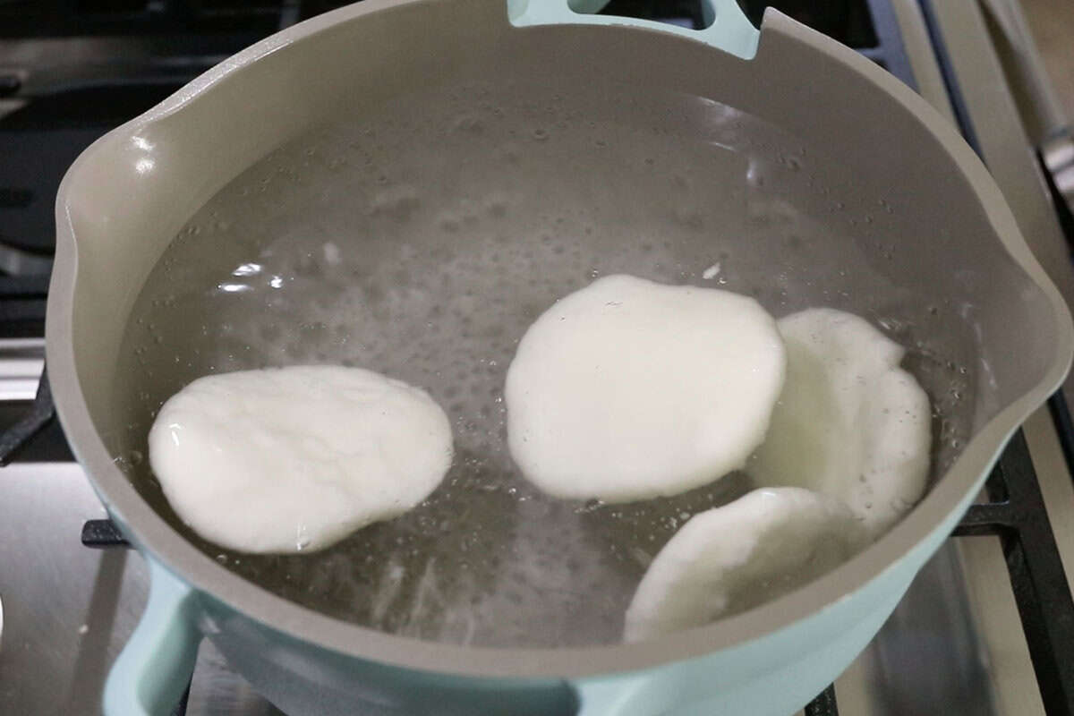 Easy Palitaw Recipe (Sweet Filipino Rice Cake) (4-Ingredients!) - Sweet