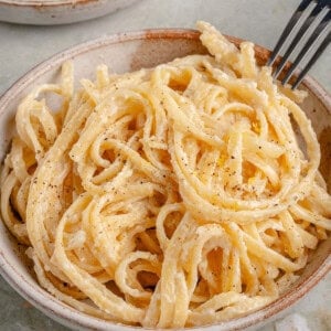 close up bowl of Creamy Vegan Lemon Pasta (Pasta Al Limone)