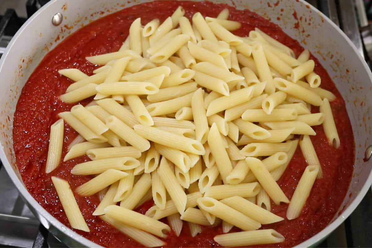 how to make Penne All'Arrabbiata (Spicy Tomato Pasta)