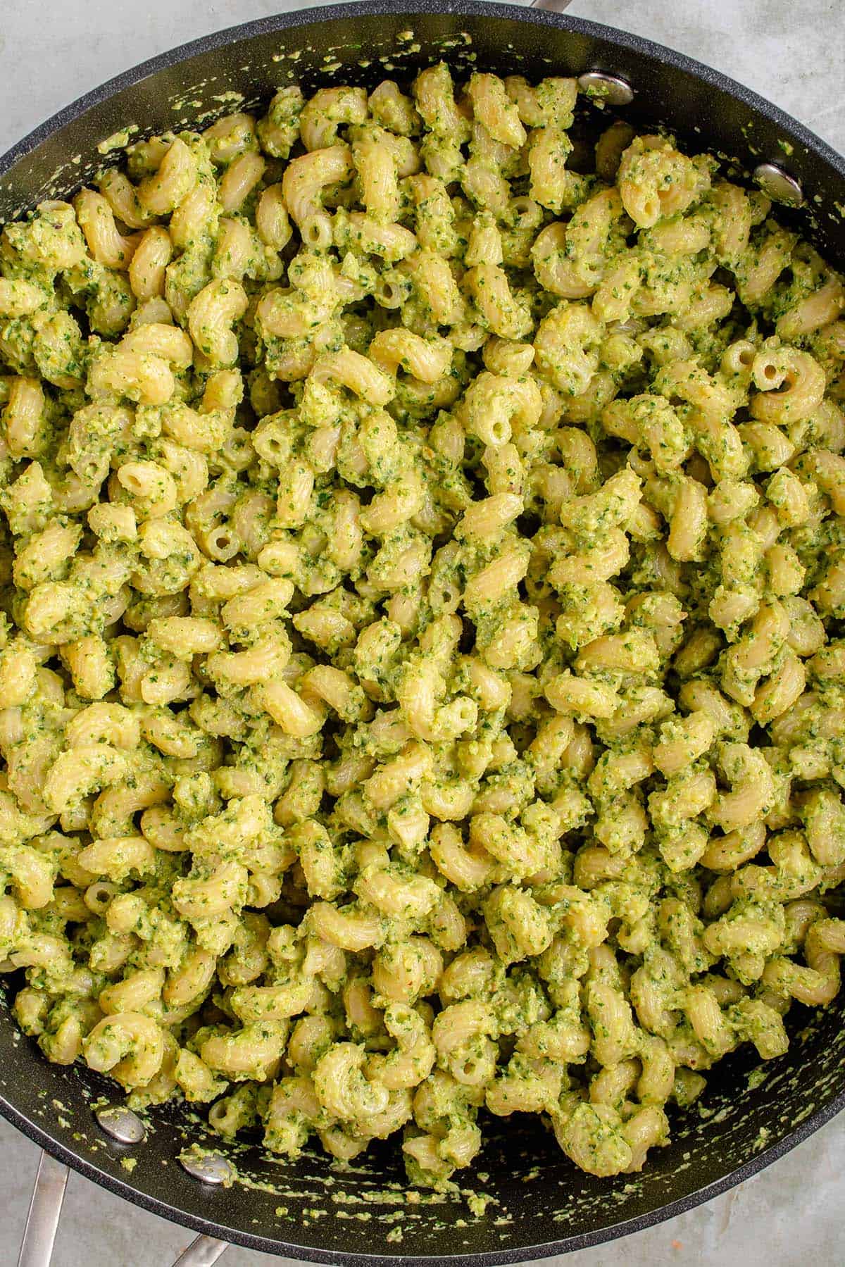 pot of zucchini pesto pasta