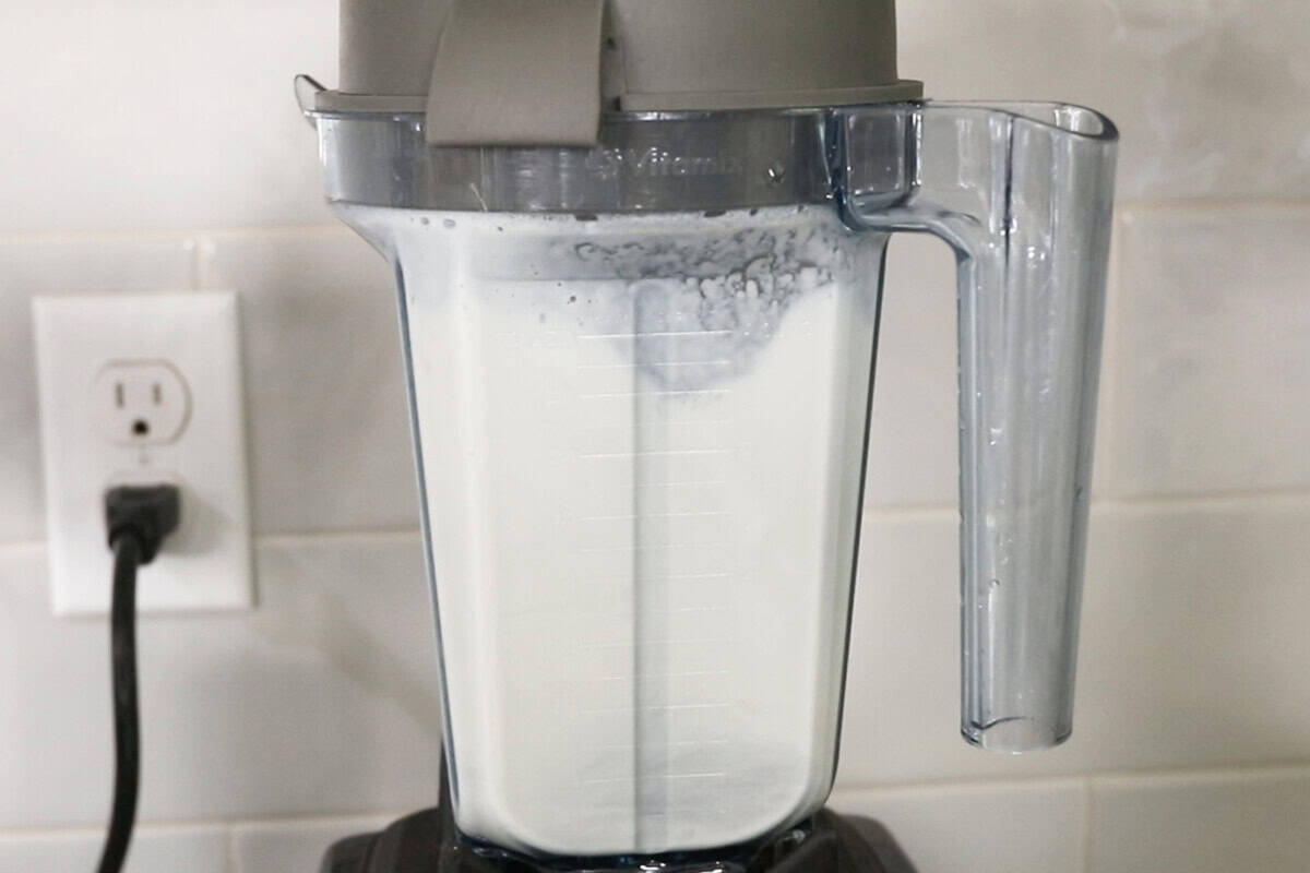 step by step: blending the cashew cream
