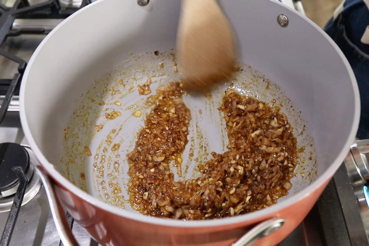 step by step: cooking the garlic and shallots in sun-dried tomato oil