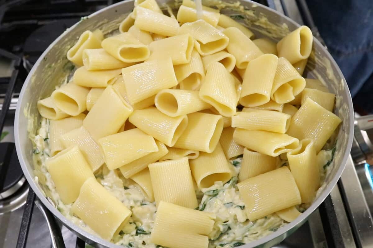 how to make creamy Vegan Spinach Artichoke Pasta