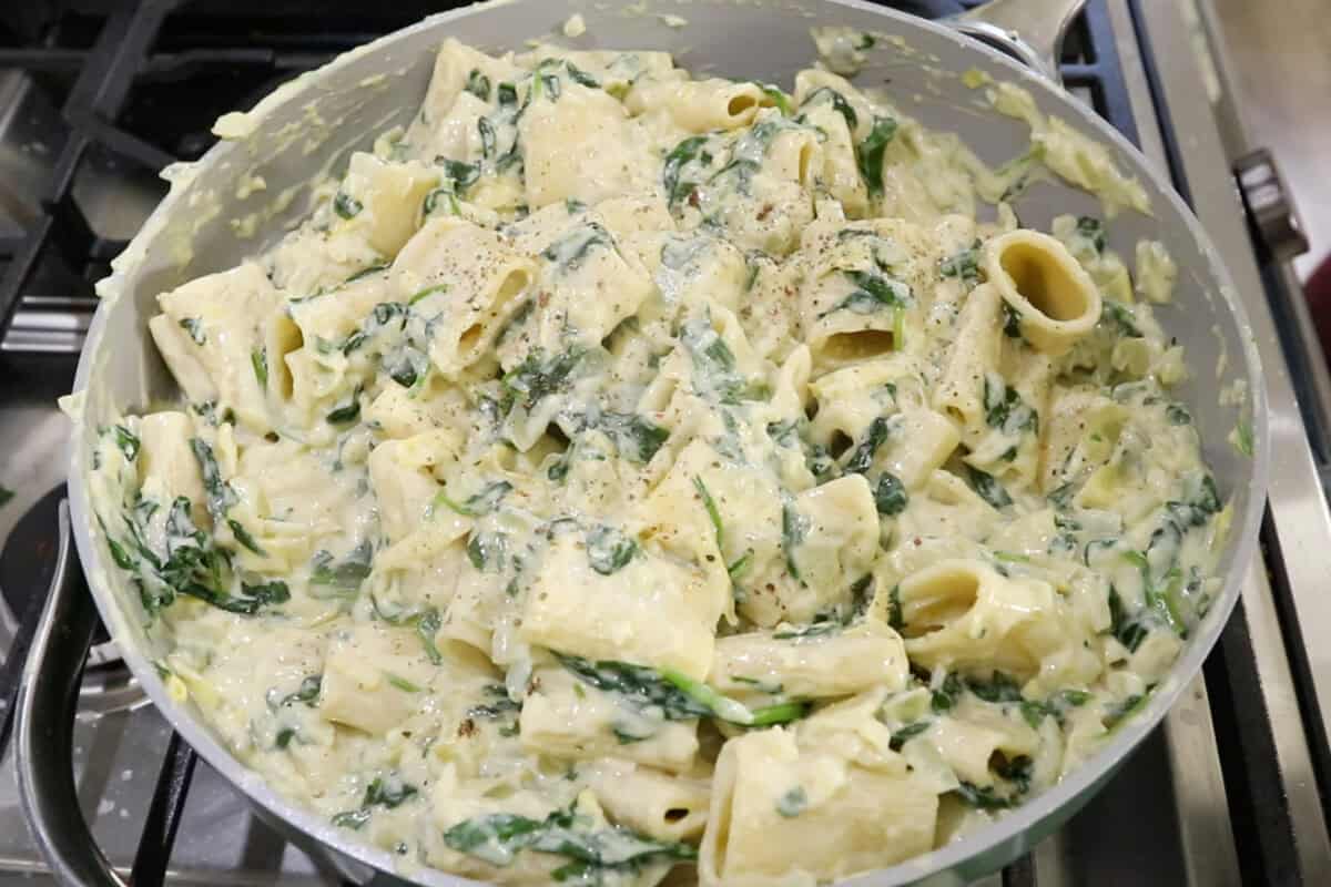 how to make creamy Vegan Spinach Artichoke Pasta