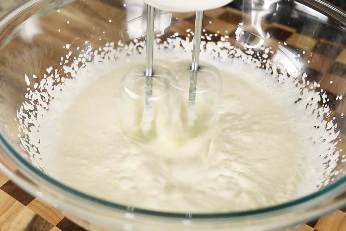 step by step: whipping heavy cream with a hand mixer