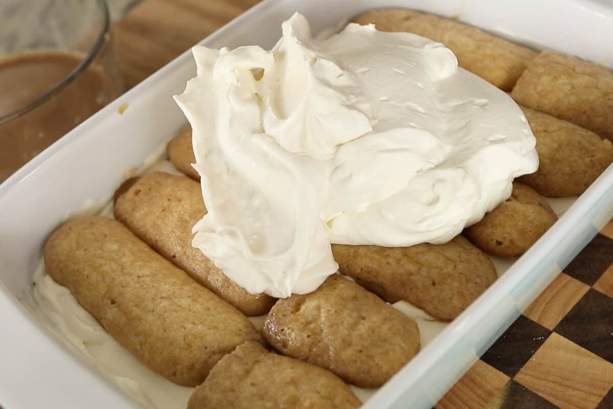 step by step: adding another layer of cream over the ladyfingers