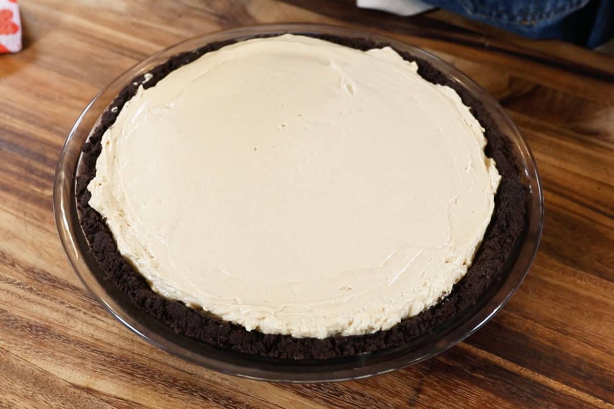 spread out pie filling in crust