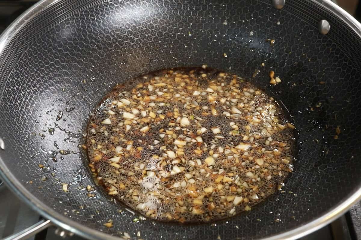 large wok with Garlic Sauce