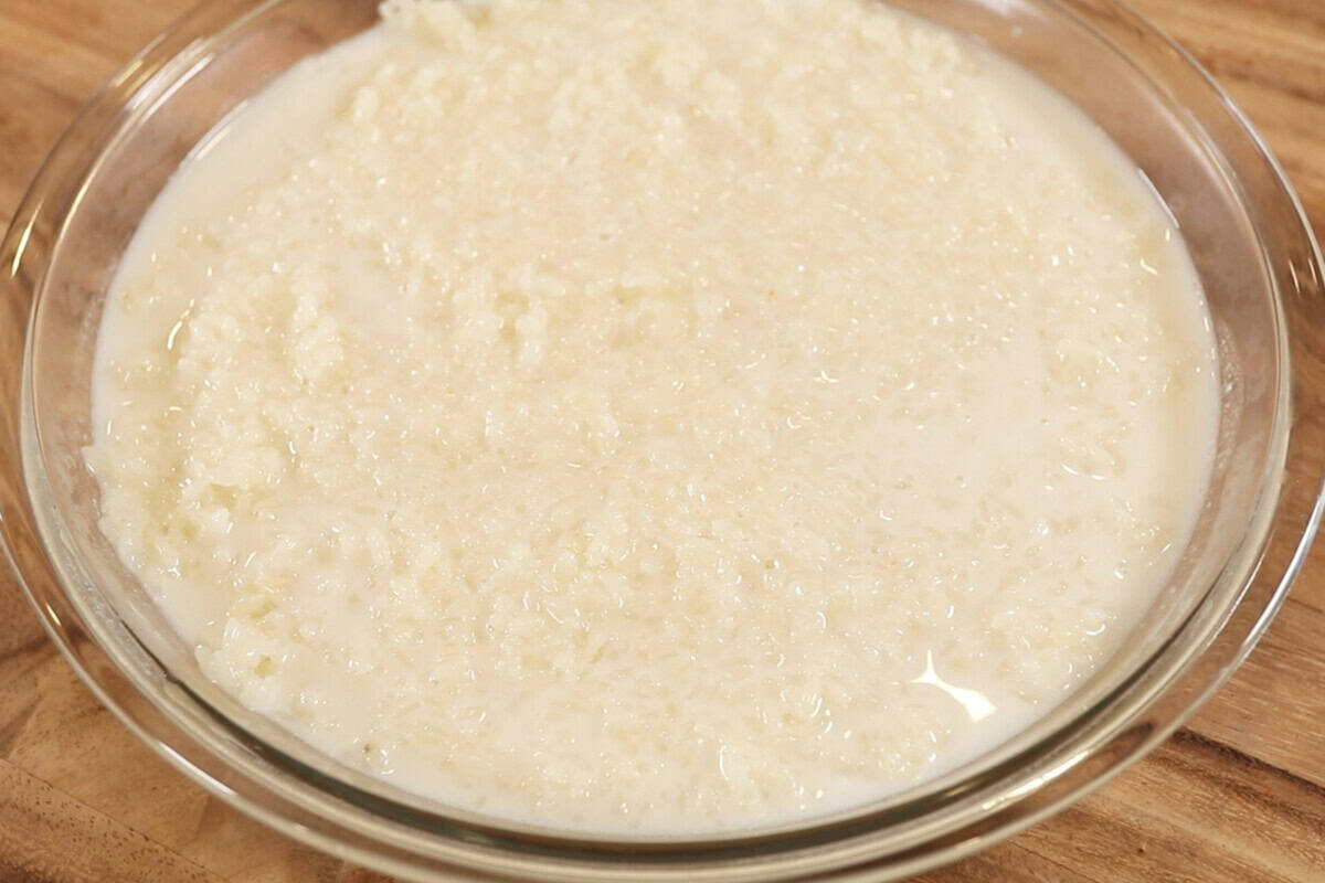coconut milk sauce on cooked glutinous rice for mango sticky rice recipe
