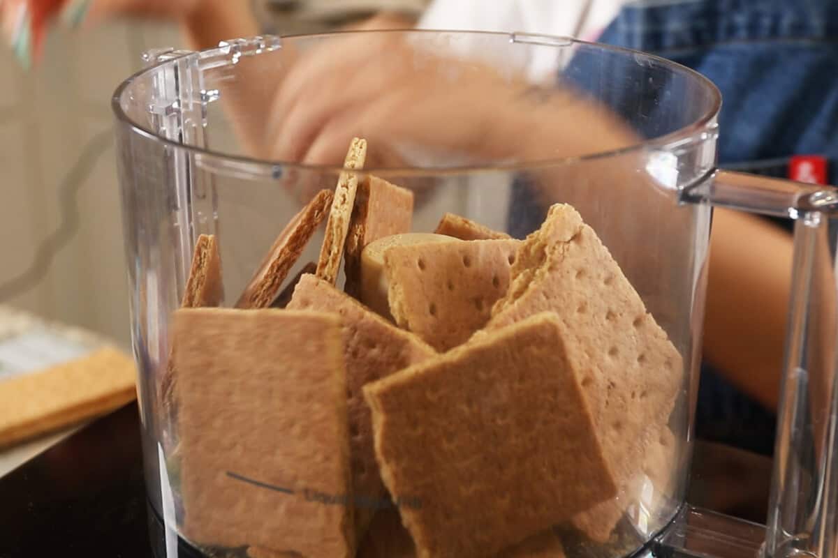 blending graham crackers for crust for a S'mores Pie
